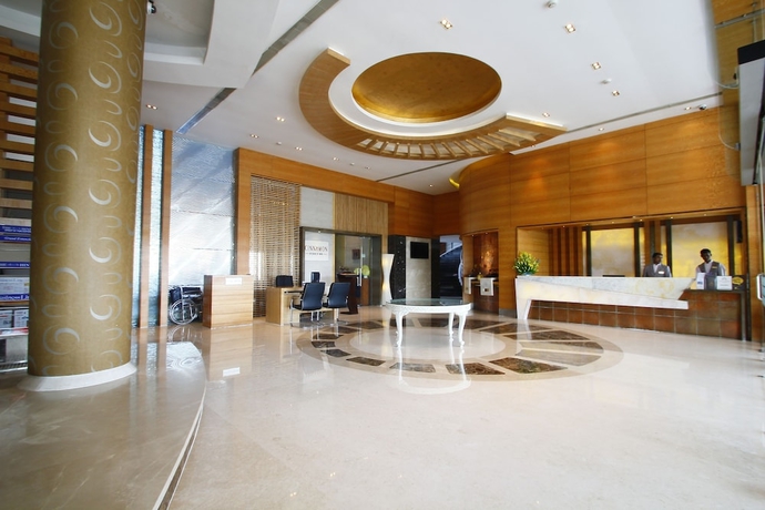 Imagen de los interiores del Hotel Grand Estancia. Foto 18