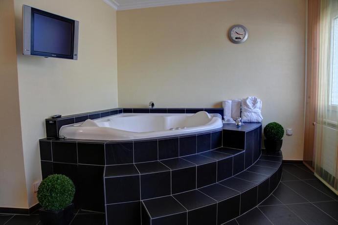 Imagen de los interiores del Hotel Grand Et Centre Thermal. Foto 8