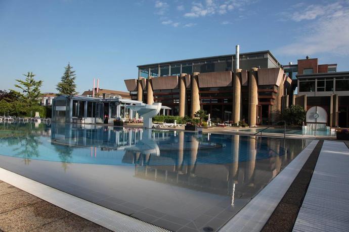 Imagen de los exteriores del Hotel Grand Et Centre Thermal. Foto 6