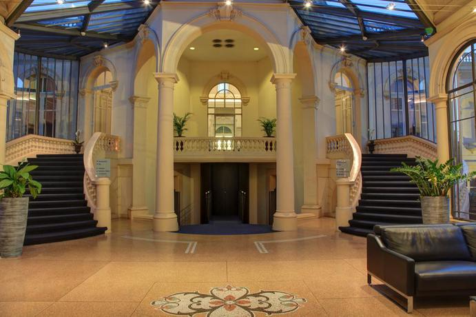 Imagen de los interiores del Hotel Grand Et Centre Thermal. Foto 9