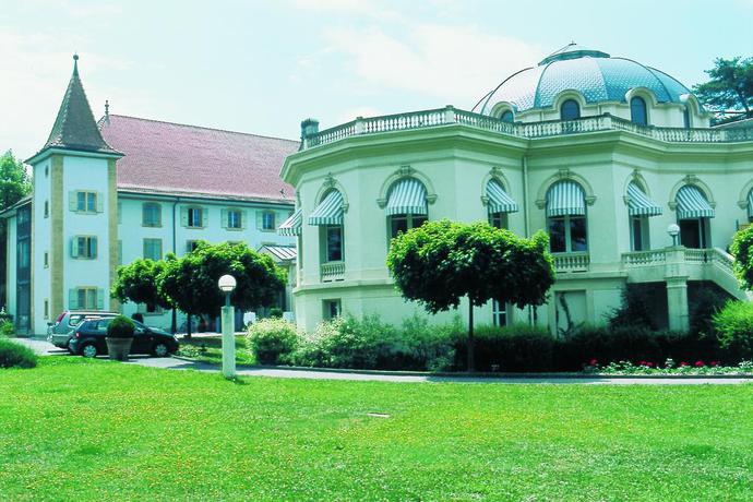 Imagen de los exteriores del Hotel Grand Et Centre Thermal. Foto 7