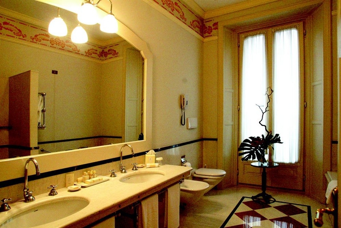 Imagen de la habitación del Hotel Grand Et De Milan. Foto 2