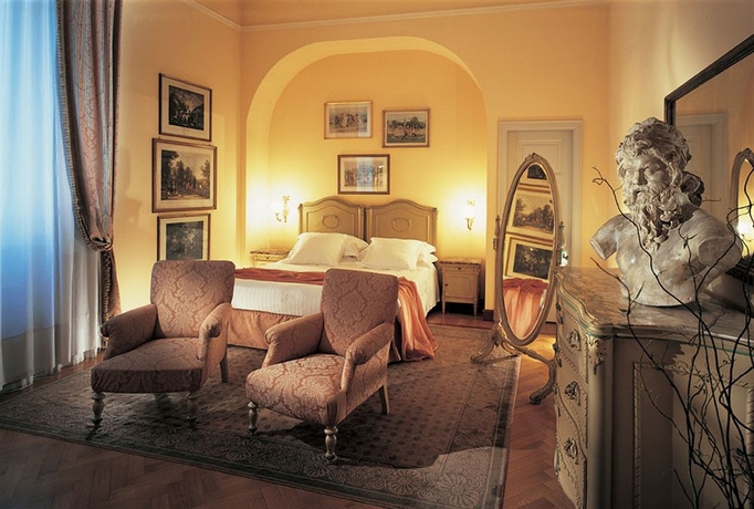 Imagen de la habitación del Hotel Grand Et De Milan. Foto 7
