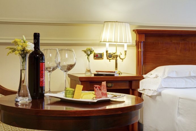 Imagen de la habitación del Hotel Grand Et Des Palmes. Foto 8