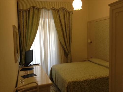 Imagen de la habitación del Hotel Grand Europa Palace. Foto 2