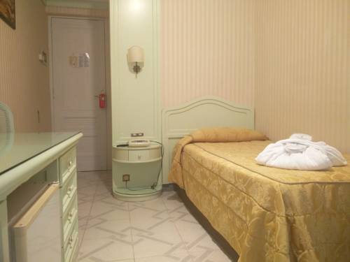 Imagen de la habitación del Hotel Grand Europa Palace. Foto 6