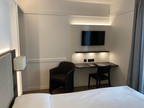 Imagen de la habitación del Hotel Grand Europe. Foto 7