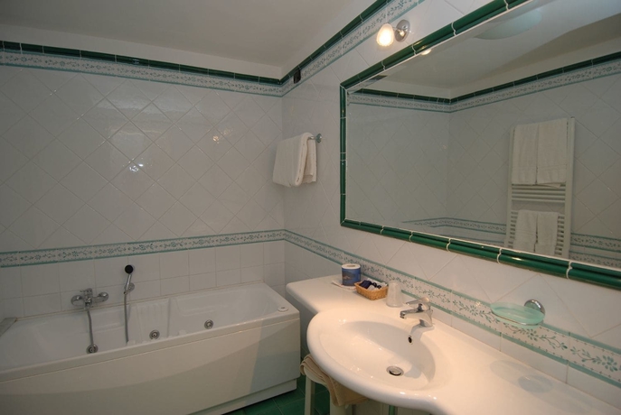 Imagen de la habitación del Hotel Grand Excelsior Amalfi. Foto 15