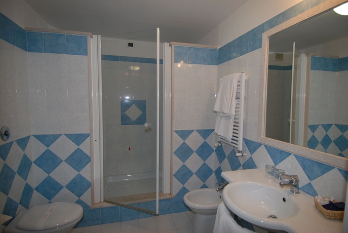 Imagen de la habitación del Hotel Grand Excelsior Amalfi. Foto 17