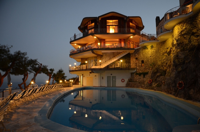 Imagen de la piscina del Hotel Grand Excelsior Amalfi. Foto 18