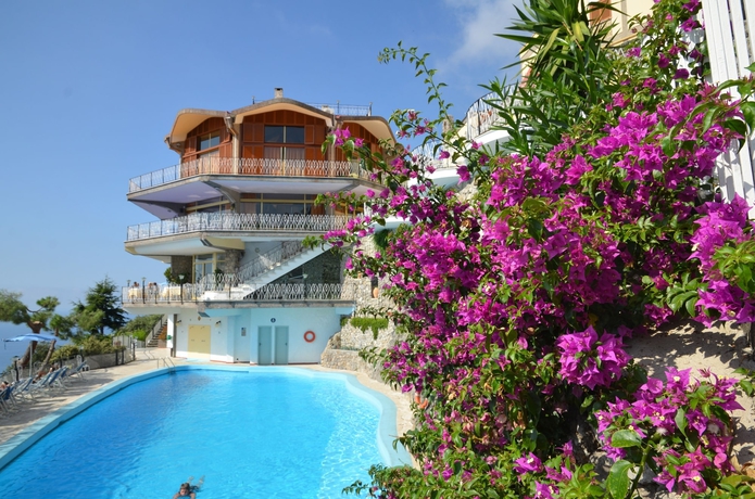 Imagen de la piscina del Hotel Grand Excelsior Amalfi. Foto 19