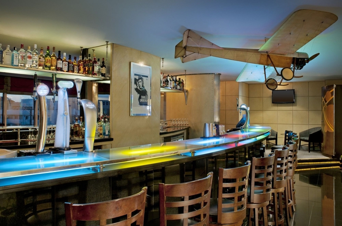 Imagen del bar/restaurante del Hotel Grand Excelsior Deira. Foto 2