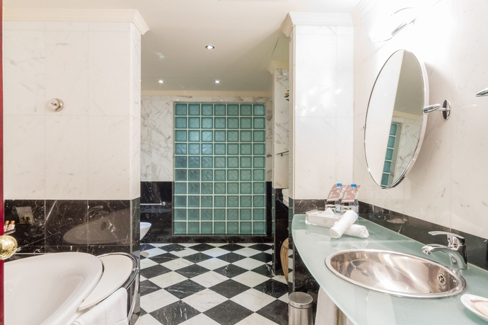 Imagen de la habitación del Hotel Grand Excelsior Deira. Foto 6