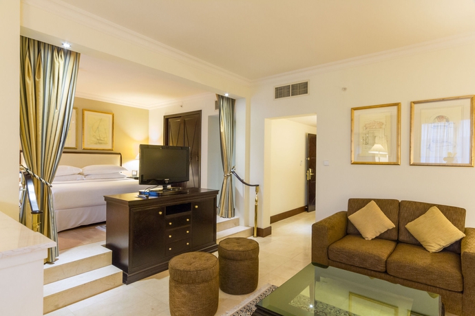 Imagen de la habitación del Hotel Grand Excelsior Deira. Foto 7