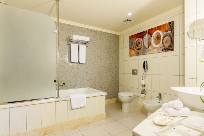 Imagen de la habitación del Hotel Grand Excelsior Deira. Foto 8