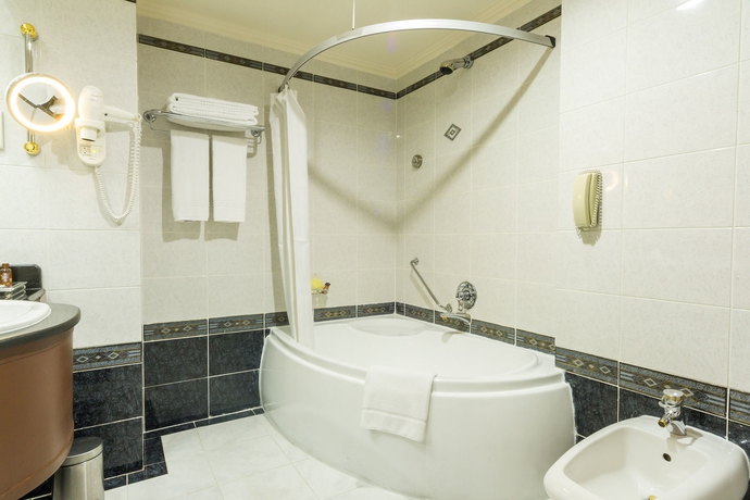 Imagen de la habitación del Hotel Grand Excelsior Deira. Foto 10