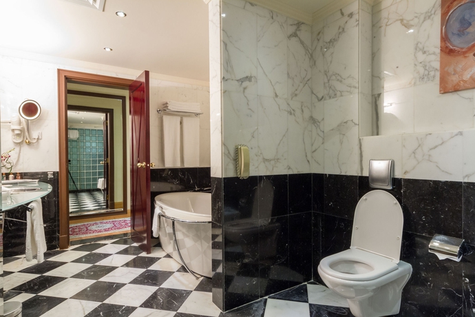 Imagen de la habitación del Hotel Grand Excelsior Deira. Foto 11