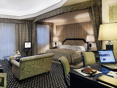 Imagen de la habitación del Hotel Grand Excelsior. Foto 11