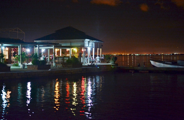Imagen del bar/restaurante del Hotel Grand Excelsior Port Royal. Foto 2