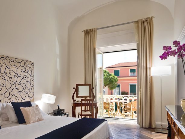 Imagen de la habitación del Hotel Grand Excelsior Vittoria. Foto 2