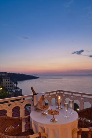 Imagen de la habitación del Hotel Grand Excelsior Vittoria. Foto 7