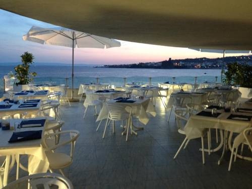 Imagen general del Hotel Grand Faraglioni. Foto 15