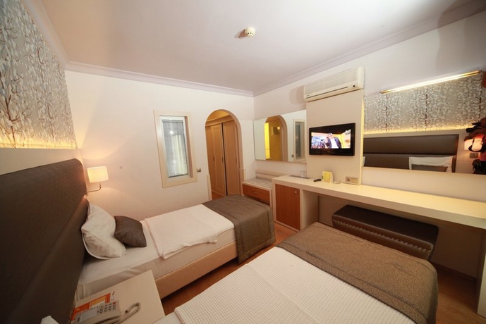 Imagen general del Hotel Grand Faros. Foto 11