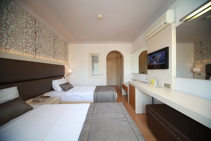 Imagen general del Hotel Grand Faros. Foto 12