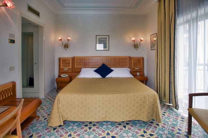 Imagen de la habitación del Hotel Grand Flora. Foto 5