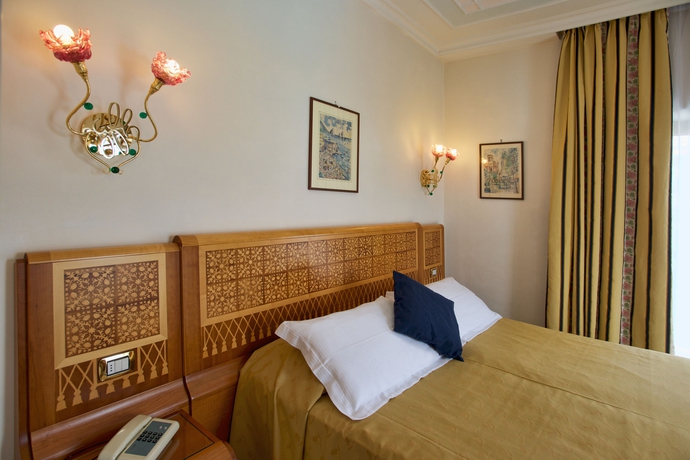 Imagen de la habitación del Hotel Grand Flora. Foto 9