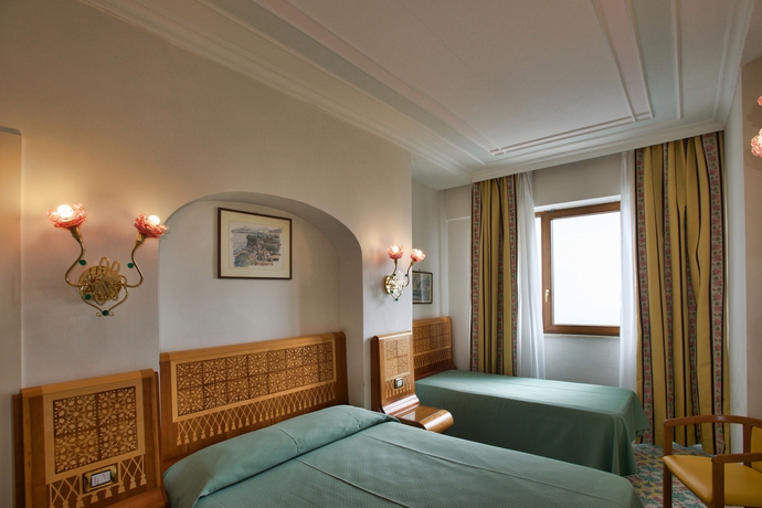 Imagen de la habitación del Hotel Grand Flora. Foto 10