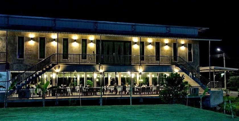 Imagen de los exteriores del Hotel Grand Forest. Foto 8