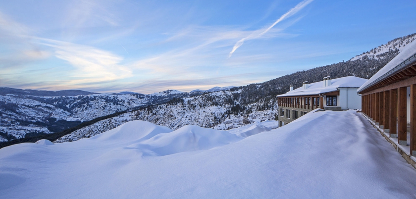 Imagen de los exteriores del Hotel Grand Forest Metsovo. Foto 11