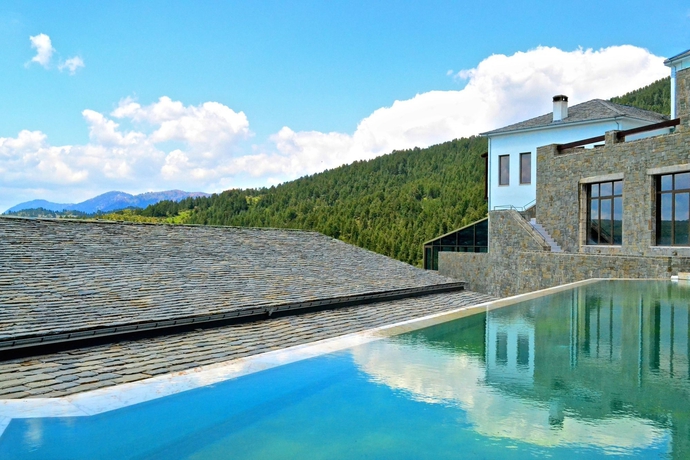 Imagen de la piscina del Hotel Grand Forest Metsovo. Foto 16