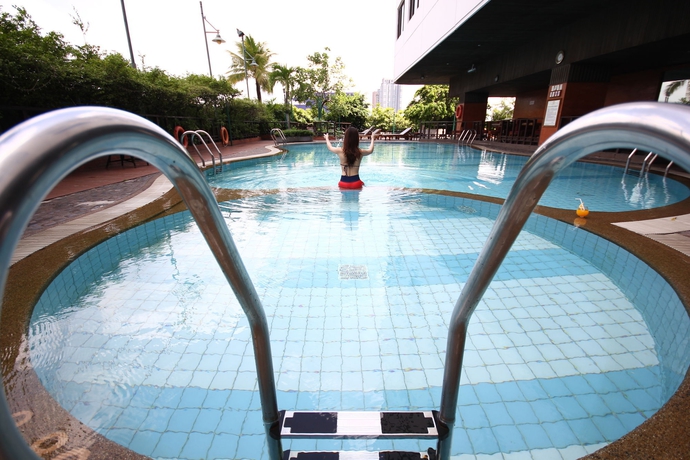 Imagen de la piscina del Hotel Grand Fortune Bangkok. Foto 16