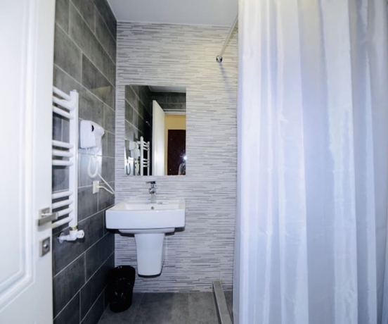 Imagen de la habitación del Hotel Grand Fortune. Foto 15