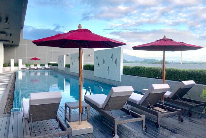 Imagen de la piscina del Hotel Grand Fortune Nakhon Si Thammarat. Foto 17