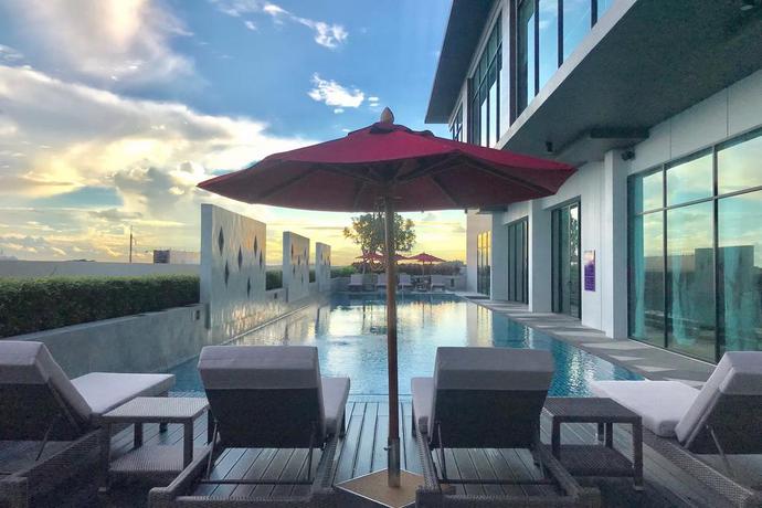 Imagen de la piscina del Hotel Grand Fortune Nakhon Si Thammarat. Foto 18