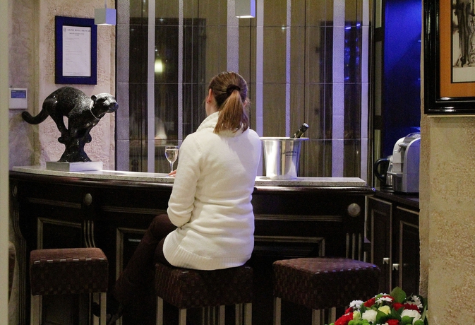 Imagen del bar/restaurante del Hotel Grand Francais. Foto 3