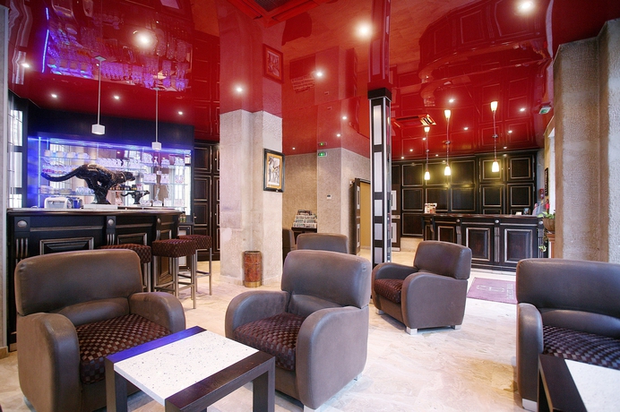 Imagen de los interiores del Hotel Grand Francais. Foto 16