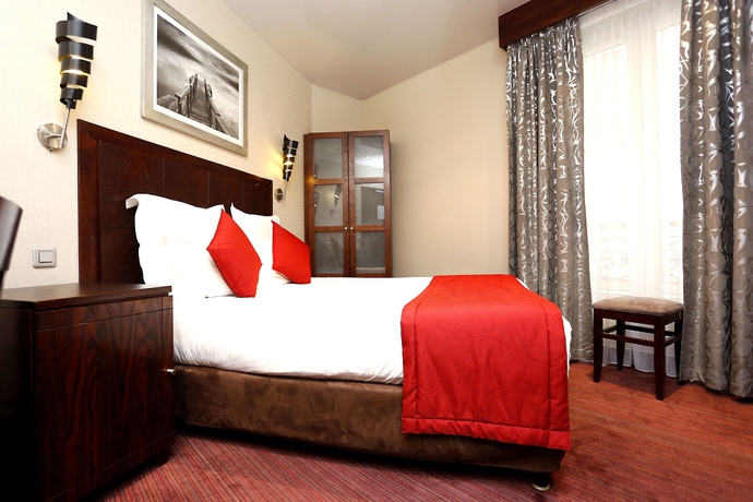 Imagen de la habitación del Hotel Grand Francais. Foto 10