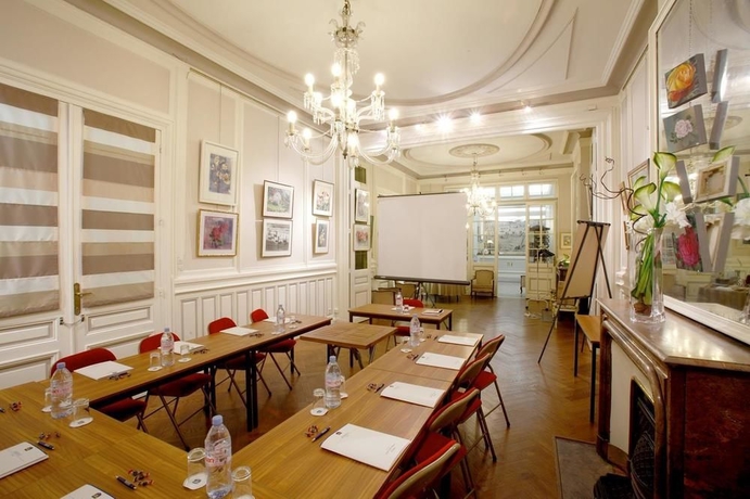 Imagen de los interiores del Hotel Grand Francais. Foto 16