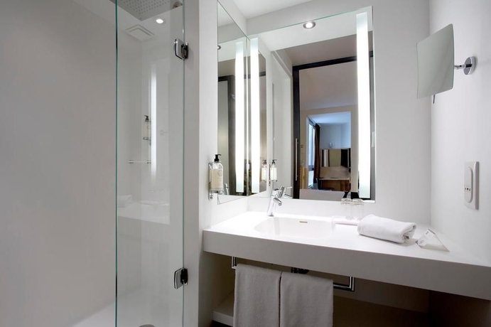 Imagen de la habitación del Hotel Grand Francais. Foto 12