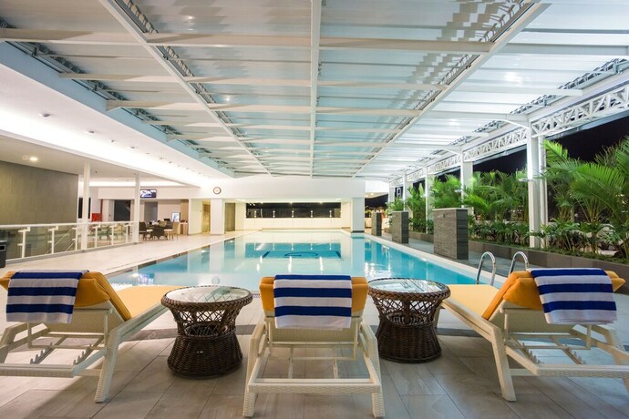 Imagen de la piscina del Hotel Grand G7. Foto 29