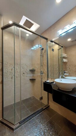 Imagen de la habitación del Hotel Grand Galaxy. Foto 21