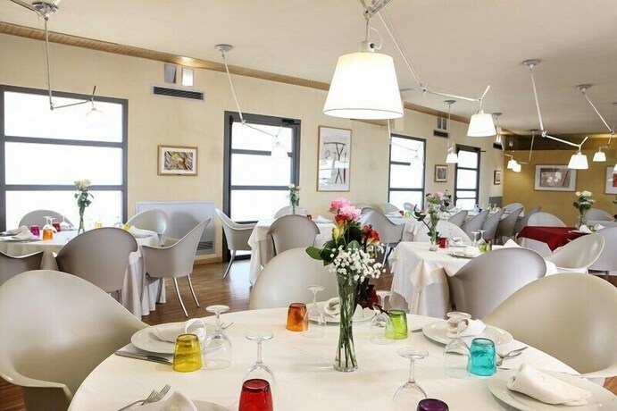 Imagen del bar/restaurante del Hotel Grand Garden. Foto 3