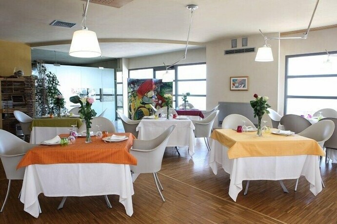Imagen del bar/restaurante del Hotel Grand Garden. Foto 5
