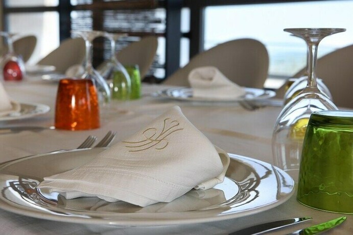 Imagen del bar/restaurante del Hotel Grand Garden. Foto 6