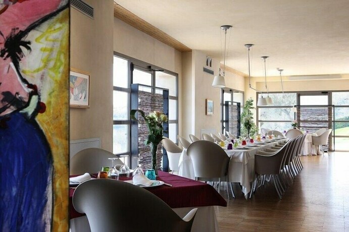 Imagen del bar/restaurante del Hotel Grand Garden. Foto 8