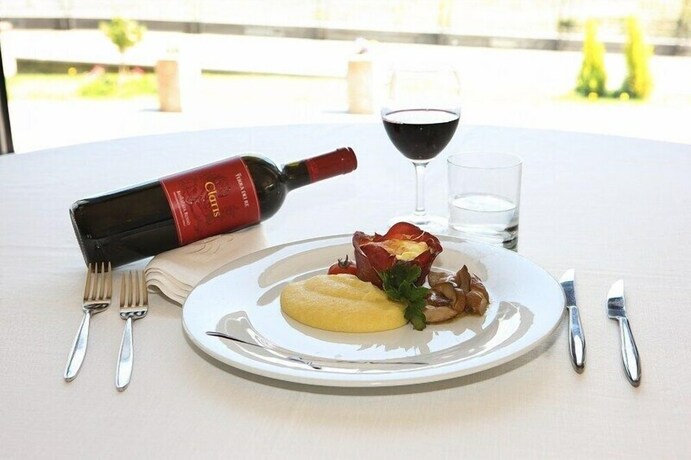 Imagen del bar/restaurante del Hotel Grand Garden. Foto 9